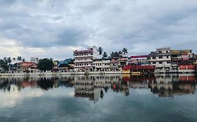 Vasudeva Vilasam Health Retreat